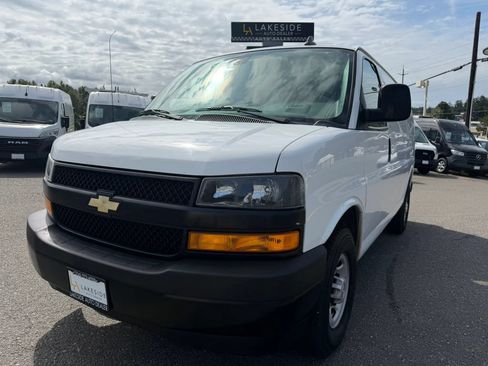 Used 2019 Chevrolet Express 2500 RWD image 1
