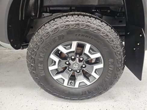 Certified 2023 Toyota Tacoma TRD Off-Road AWD/4WD image 11