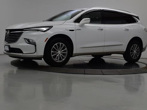 Used 2022 Buick Enclave Essence FWD image 16