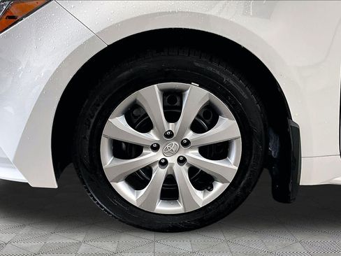 Used 2025 Toyota Corolla LE FWD image 11