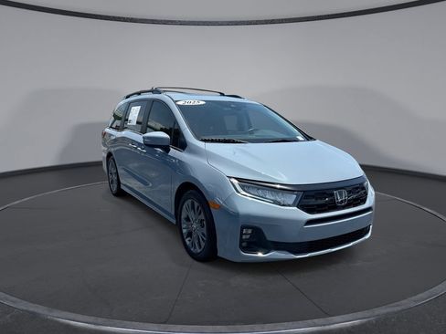 Used 2025 Honda Odyssey Touring image 12