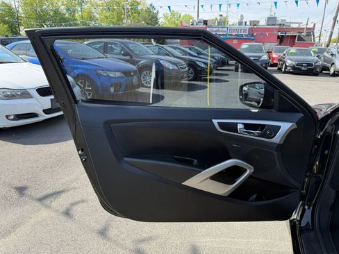 Used 2017 Hyundai Veloster Value Edition FWD image 12