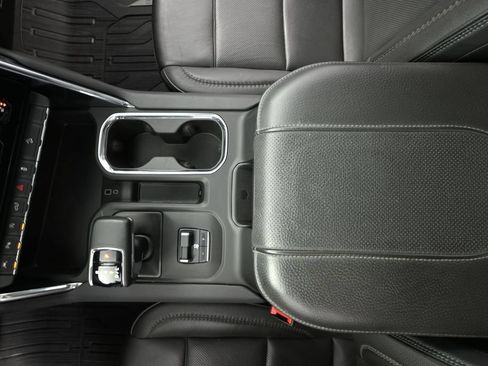 Used 2025 GMC Sierra 1500 Denali w/ Technology Package AWD/4WD image 44