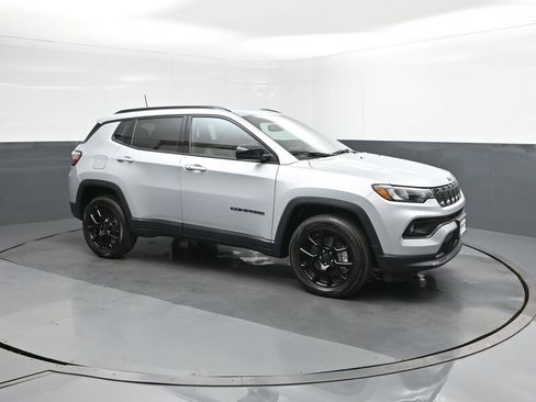 New 2026 Jeep Compass Latitude image 17