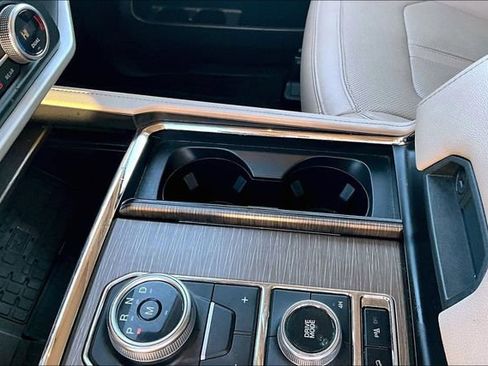 Used 2024 Ford Expedition Limited image 15