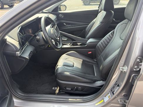 Used 2023 Hyundai Elantra Limited FWD image 13