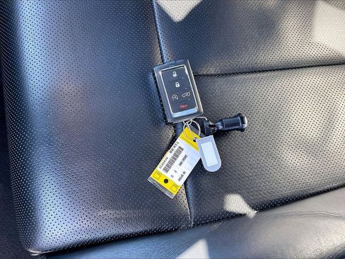 Certified 2023 Jeep Grand Cherokee Overland w/ Luxury Tech Group IV image 34