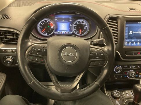 Used 2019 Jeep Cherokee Trailhawk w/ Cold Weather Group AWD/4WD image 7