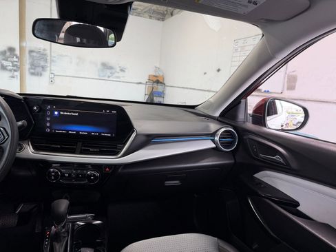 Used 2025 Chevrolet Trax LT image 33