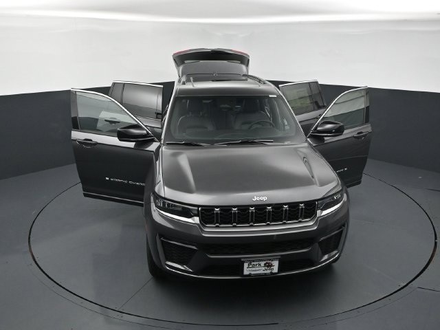 New 2026 Jeep Grand Cherokee Limited w/ Trailer Tow Package AWD/4WD image 25