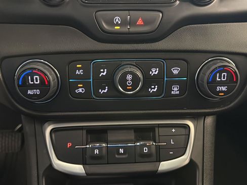 Used 2023 GMC Terrain SLT FWD image 21