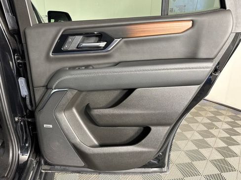 Certified 2025 GMC Yukon Denali AWD/4WD image 38