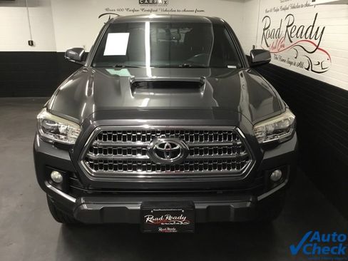 Used 2016 Toyota Tacoma TRD Sport w/ Towing Package AWD/4WD image 4