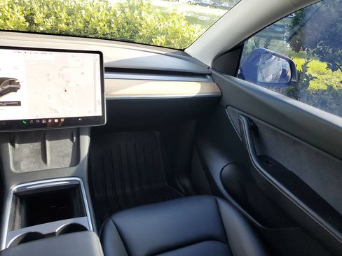 Used 2021 Tesla Model Y Long Range AWD/4WD image 15