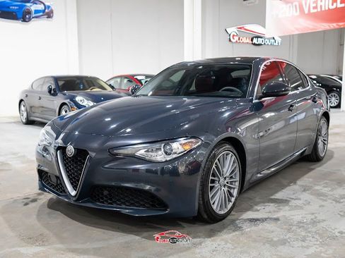 Used 2019 Alfa Romeo Giulia Ti w/ Quick Order Package 22Z Lusso RWD image 3