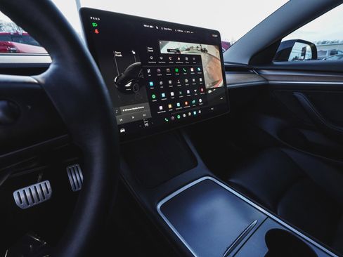 Used 2023 Tesla Model 3 Performance image 19