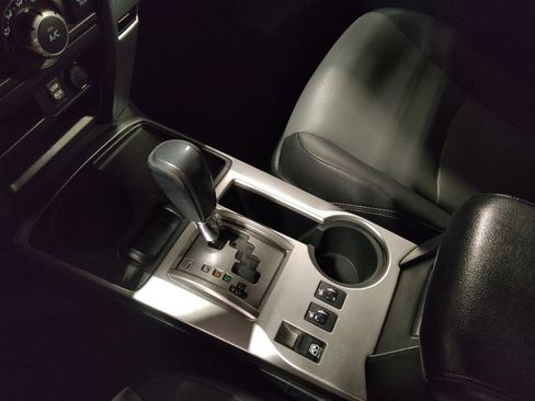 Used 2017 Toyota 4Runner SR5 Premium image 26