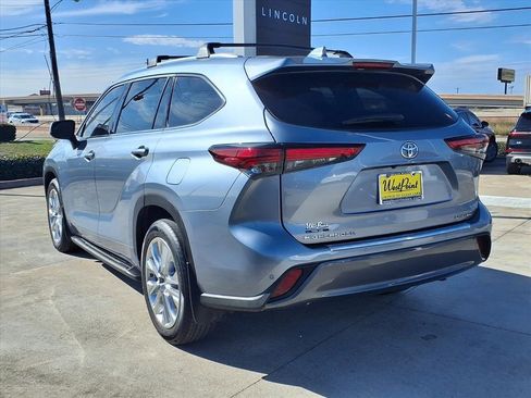 Used 2021 Toyota Highlander Limited image 4