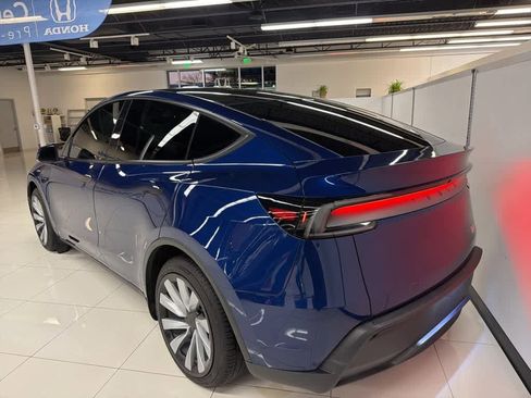 Used 2026 Tesla Model Y AWD image 11