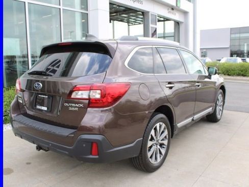 Used 2019 Subaru Outback 3.6R Touring AWD/4WD image 6