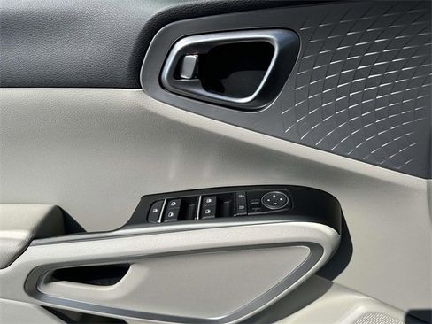 Certified 2022 Kia Soul LX image 11