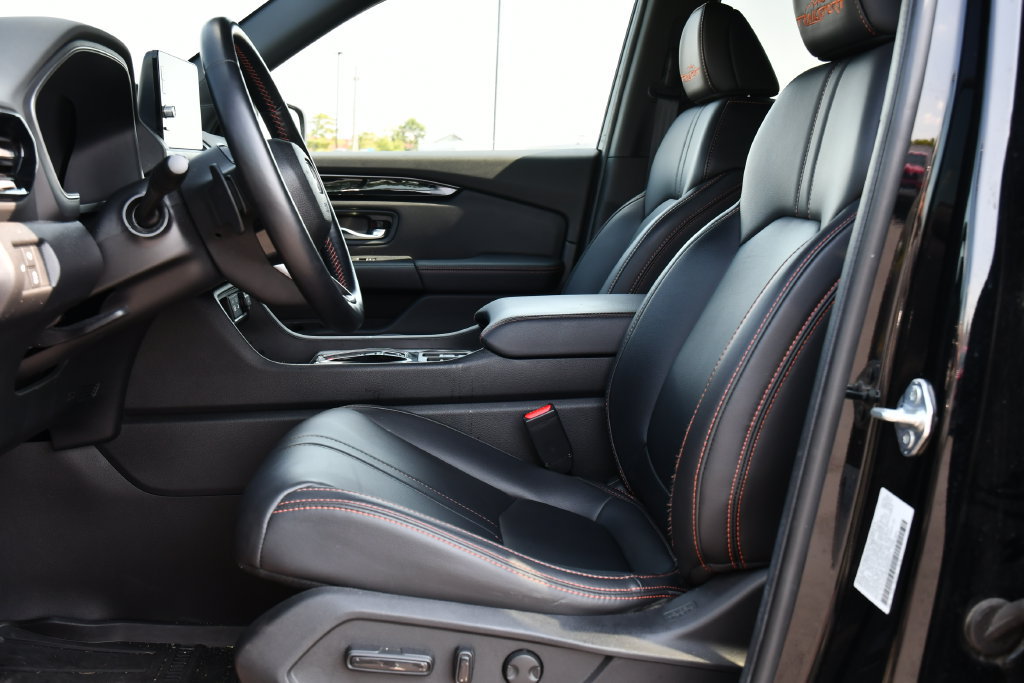 Used 2025 Honda Pilot TrailSport image 14