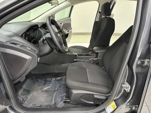 Used 2018 Ford Focus SE FWD image 11