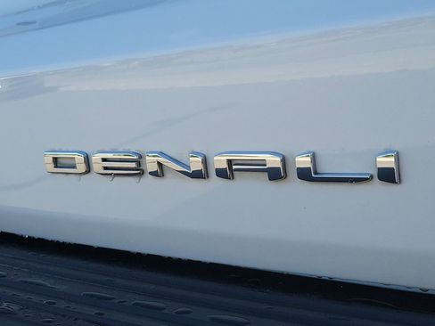 Used 2021 GMC Yukon XL Denali w/ Denali Ultimate Package AWD/4WD image 6