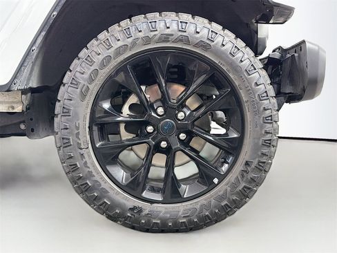 Used 2024 Jeep Wrangler Unlimited Sahara image 33