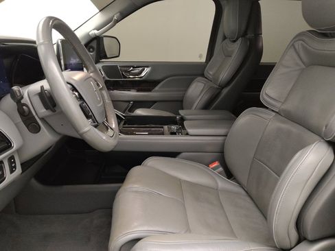 Used 2018 Lincoln Navigator L Reserve w/ Technology Package image 17