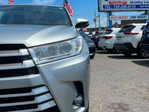 Used 2019 Toyota Highlander XLE AWD/4WD image 4