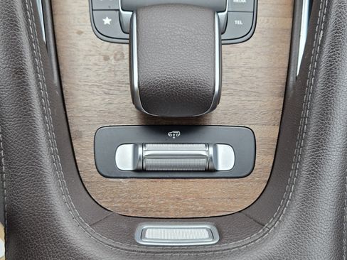 Used 2022 Mercedes-Benz GLS 450 4MATIC image 17