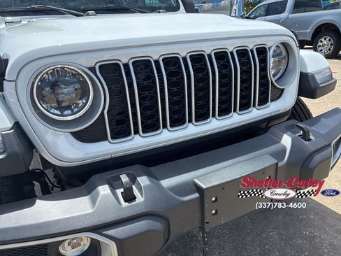 Used 2025 Jeep Wrangler Unlimited Sahara w/ Safety Group image 7