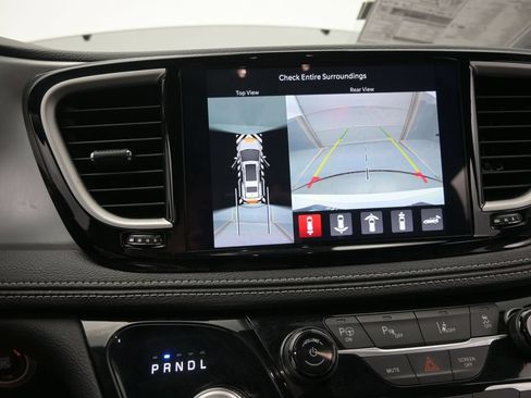 Used 2024 Chrysler Pacifica Limited FWD image 35