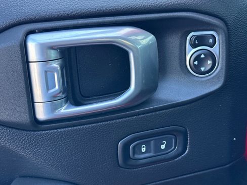 Used 2023 Jeep Wrangler Sahara w/ Cold Weather Group image 11