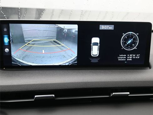 Used 2025 Genesis GV70 2.5T image 13