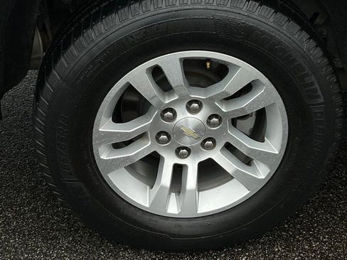 Used 2019 Chevrolet Suburban LT image 6