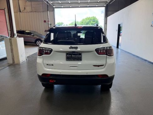 Used 2025 Jeep Compass Trailhawk AWD/4WD image 3