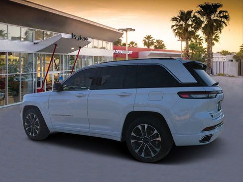 Certified 2022 Jeep Grand Cherokee Overland AWD/4WD image 5