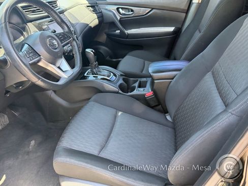 Used 2020 Nissan Rogue SV FWD image 19