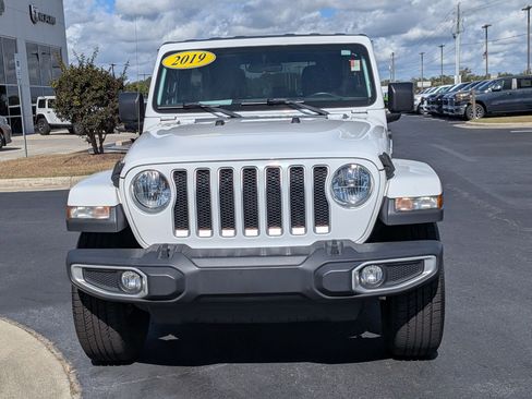Used 2019 Jeep Wrangler Unlimited Sahara image 2