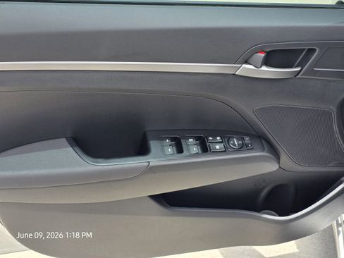 Used 2018 Hyundai Elantra SE w/ SE Connectivity Package 04 FWD image 16