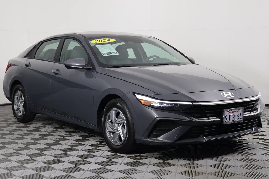 Used 2024 Hyundai Elantra SE FWD image 3