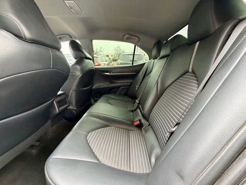 Used 2021 Toyota Camry SE image 11