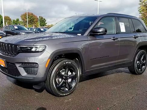 New 2025 Jeep Grand Cherokee Altitude w/ Trailer Tow Package image 4