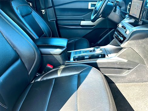 Used 2021 Ford Explorer XLT w/ Equipment Group 202A image 24