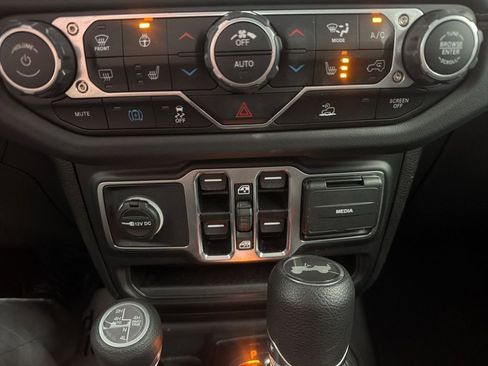 Certified 2025 Jeep Wrangler Unlimited Sahara AWD/4WD image 15