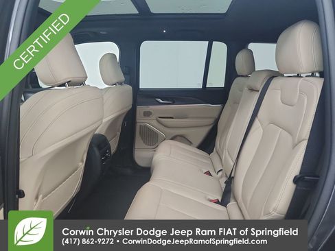 Used 2023 Jeep Grand Cherokee Limited w/ Black Appearance Package image 30