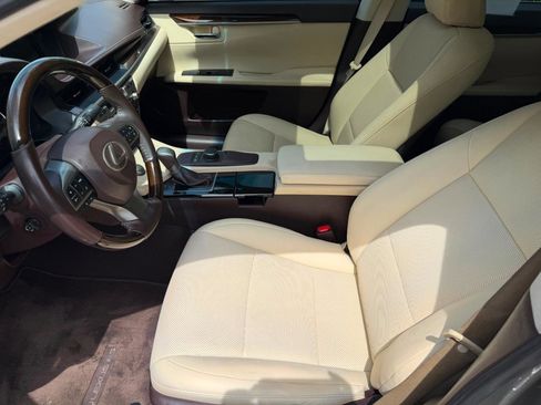Used 2016 Lexus ES 350 w/ Premium Package w/Wood Trim FWD image 15