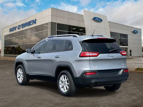 Used 2017 Jeep Cherokee Latitude w/ Safety/Convenience Group AWD/4WD image 3